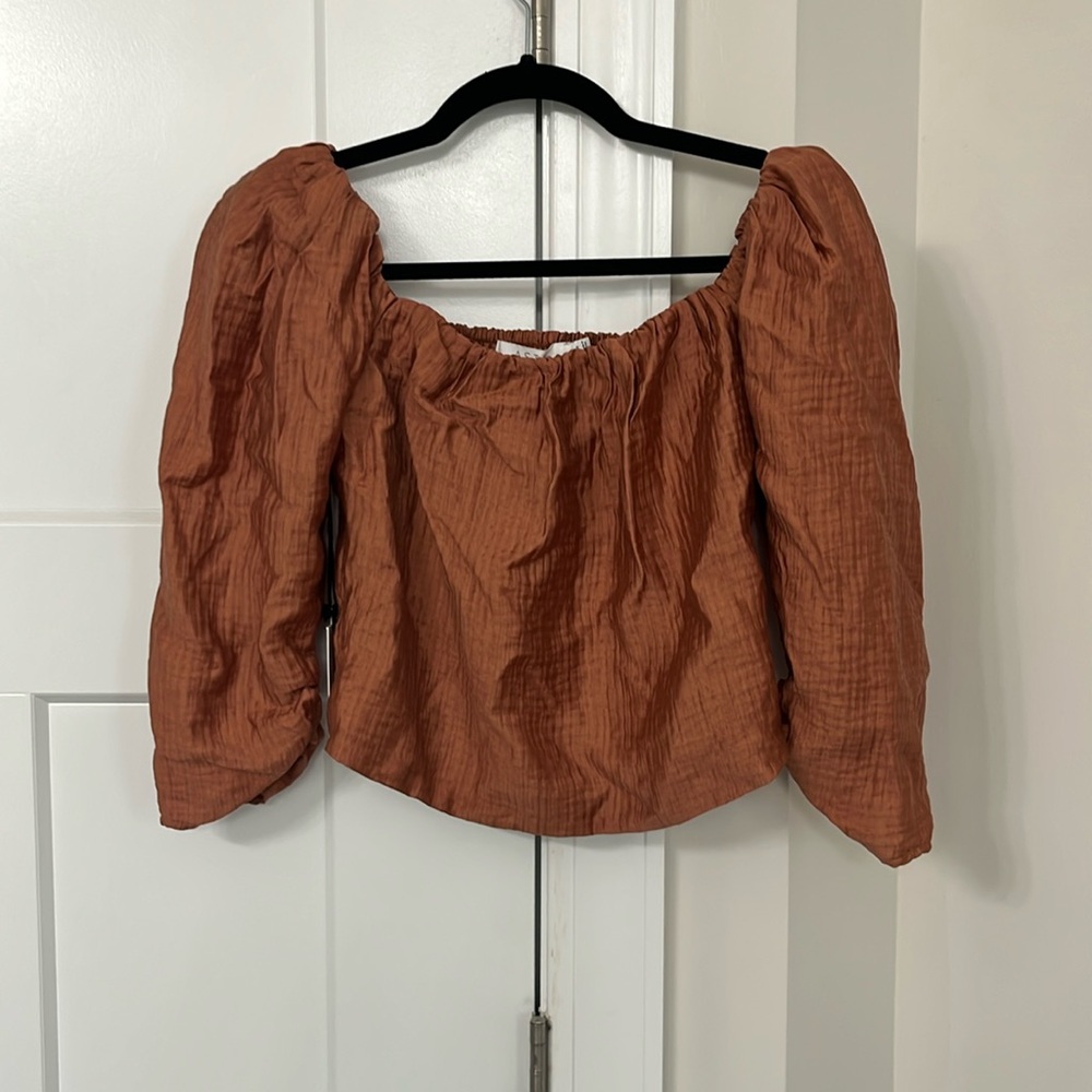 Astr NWT brown/copper puff sleeve blouse